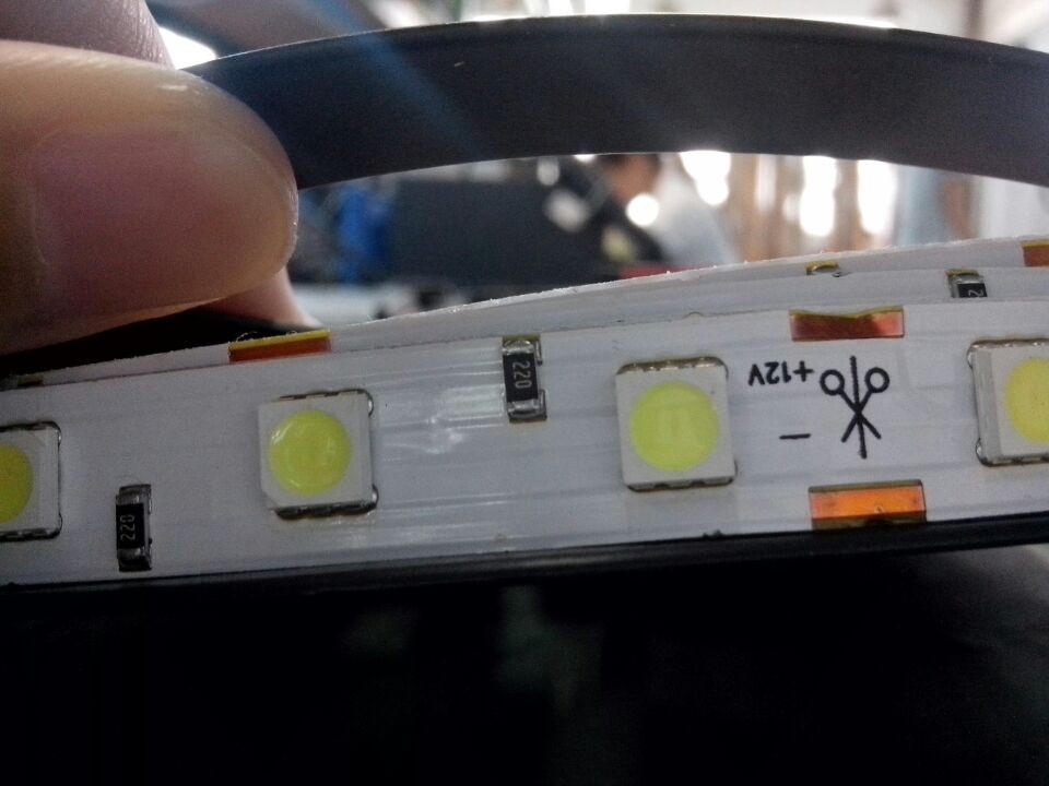【工厂直销特价LED软灯条,12v 5050 60 单芯 白光,外贸出口】价格,厂家,图片,室内装饰灯,深圳市永佳诚光电科技-